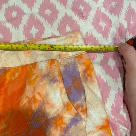 Old Navy Tie Dye Shorts - Picture 5 of 6